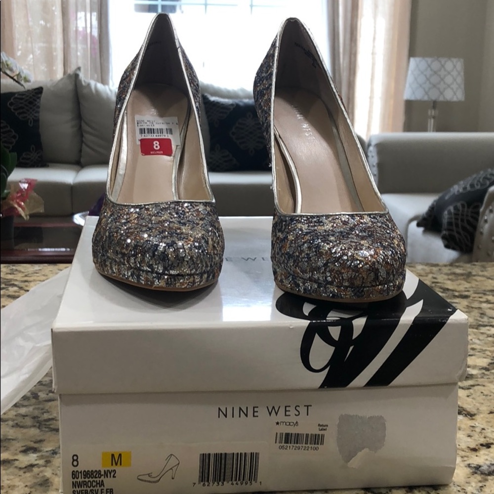 Shoes - Picture 2 of 4